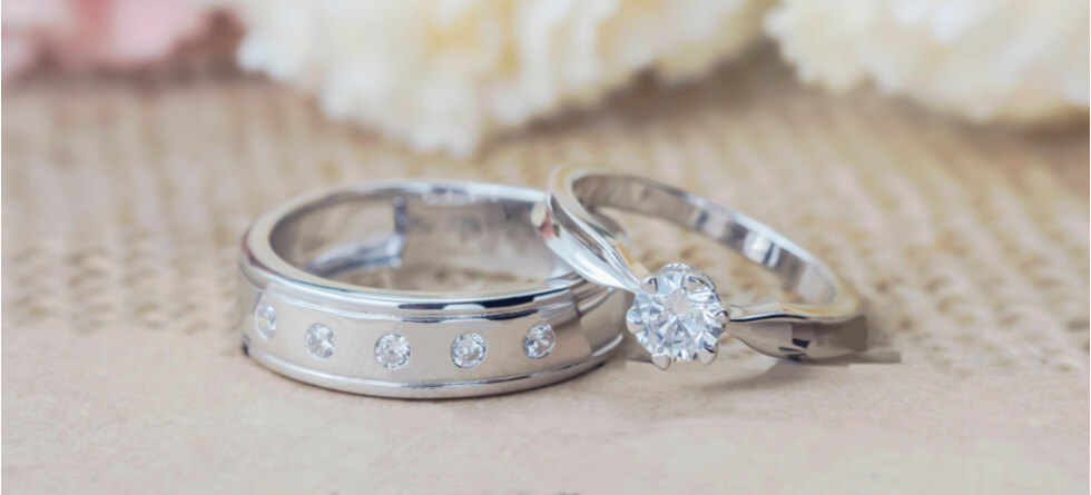 What is the difference between an engagement ring and a wedding ring